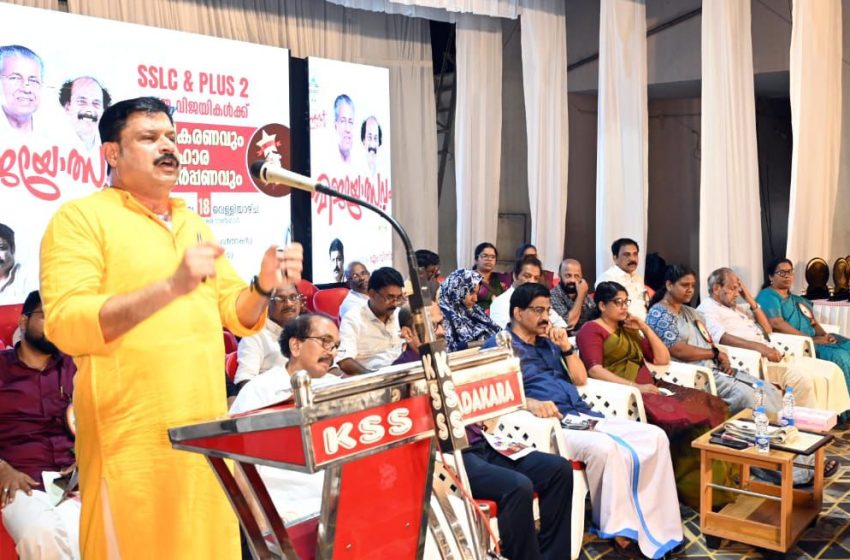  എംഎൽഎയുടെ സമഗ്ര വിദ്യാഭ്യാസ പദ്ധതി ‘സ്മാർട്ട് കുറ്റ്യാടി ” ;പ്രതിഭകളെ ആദരിച്ചു