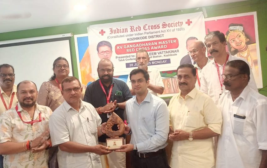  റെഡ് ക്രോസ് അവാർഡ് സമ്മാനിച്ചു