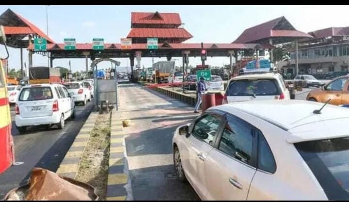 തൃശൂർപാലിയേക്കരയിൽ ഒരുമാസത്തെ ടോൾ പിരിവ് തടഞ്ഞ് ഹൈക്കോടതി;