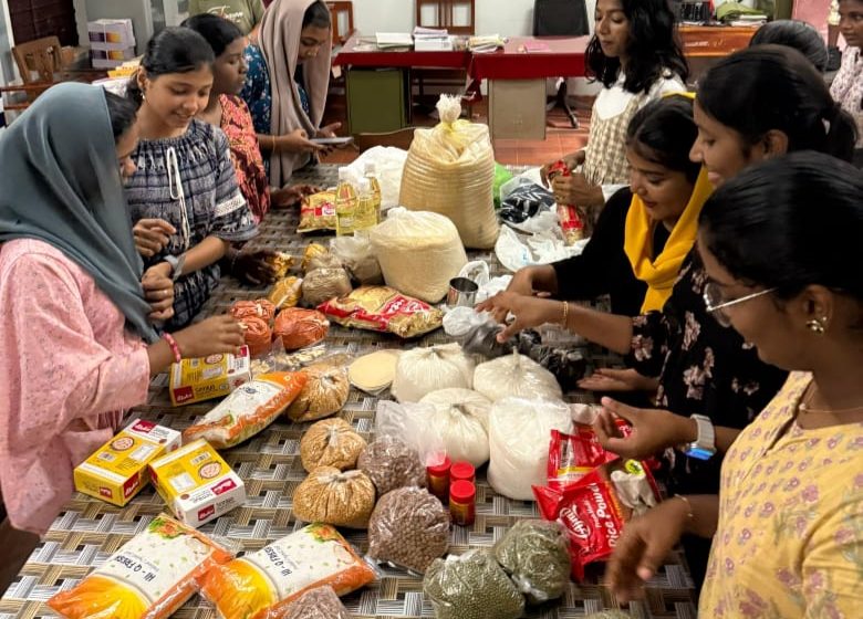  കരുതലിൻ്റെ ഓണച്ചന്തം : എൻ എസ് എസ് ഓണക്കിറ്റ് നൽകി