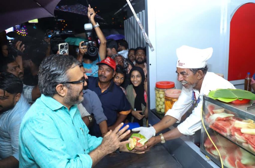  ബീച്ചിലെ വെന്റിംഗ് മാർക്കറ്റ് കം ഫുഡ് സ്ട്രീറ്റ് നാടിന് സമർപ്പിച്ചു ; മാലിന്യം വലിച്ചെറിയൽ ; അഞ്ചു മാസത്തിൽ ഈടാക്കിയ പിഴ 8.55 കോടി രൂപയെന്ന് മന്ത്രി എം ബി രാജേഷ്