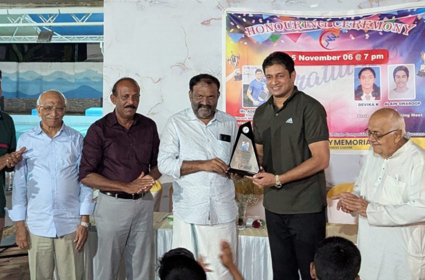  ആദരിച്ചു