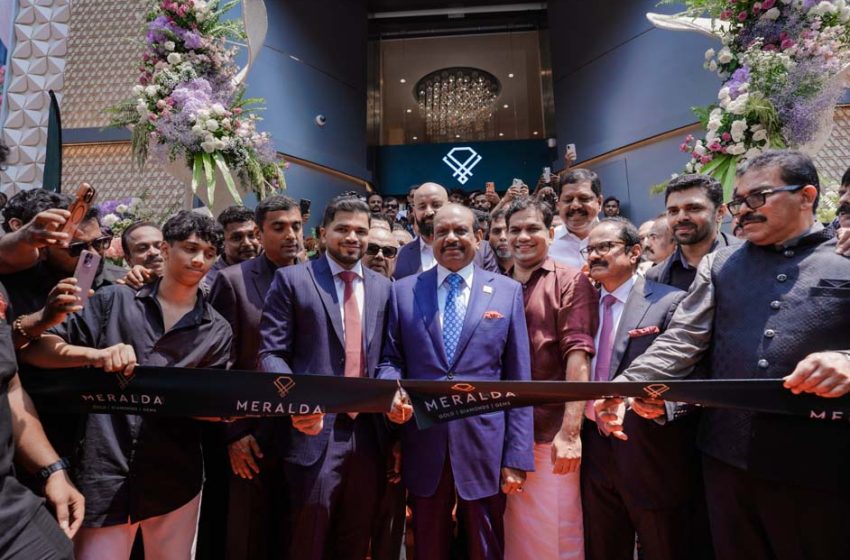  മെറാൾഡ ജുവൽസിന്റെ ഫ്ലാഗ്ഷിപ്പ് ഷോറൂം കൊച്ചി എം.ജി. റോഡിൽ പ്രവർത്തനം ആരംഭിച്ചു ഉദ്ഘാടനം ലുലു ഗ്രൂപ്പ് ഇന്റർനാഷണൽ ചെയർമാൻ എം.എ. യൂസഫലി നിർവഹിച്ചു
